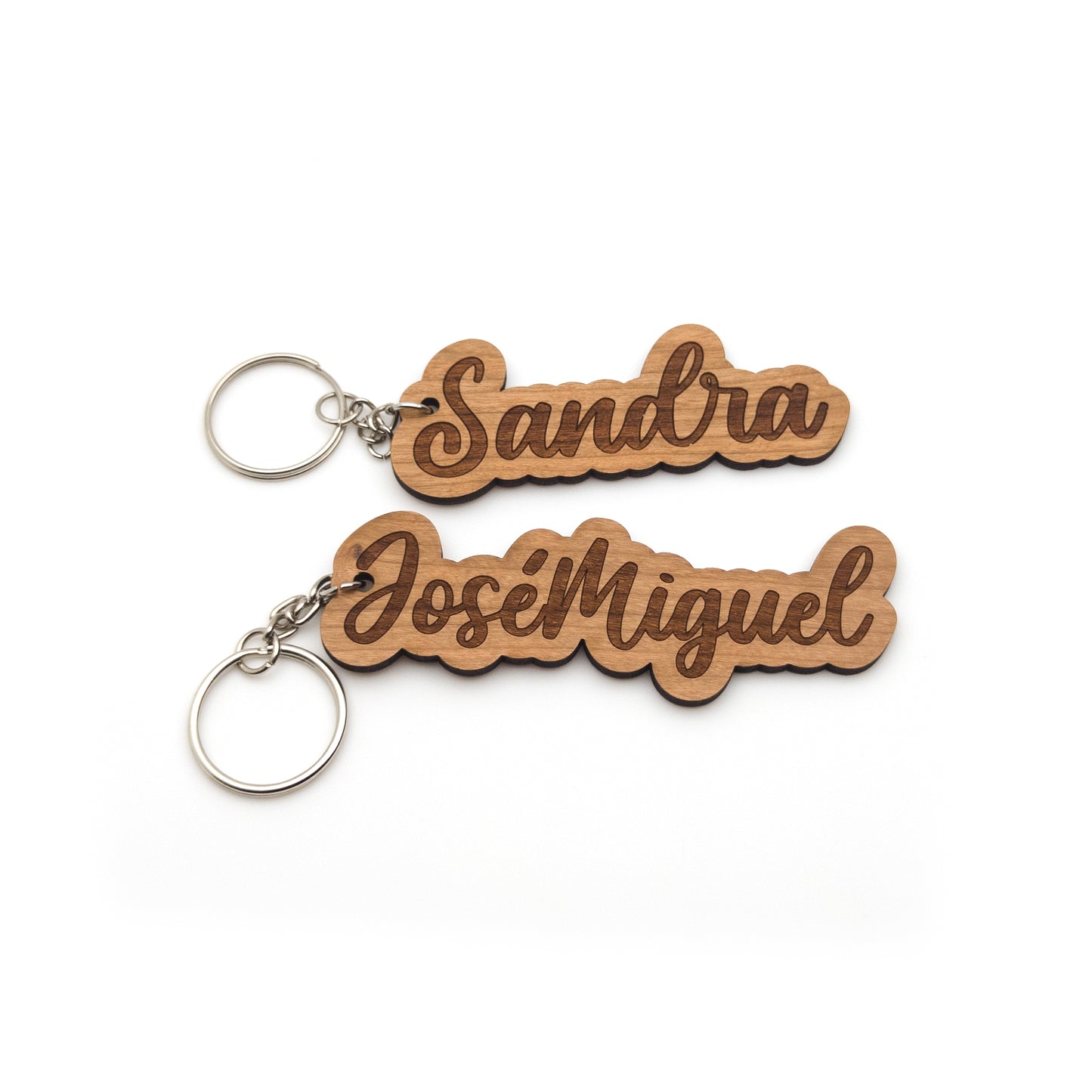 Llavero con nombre en cerezo