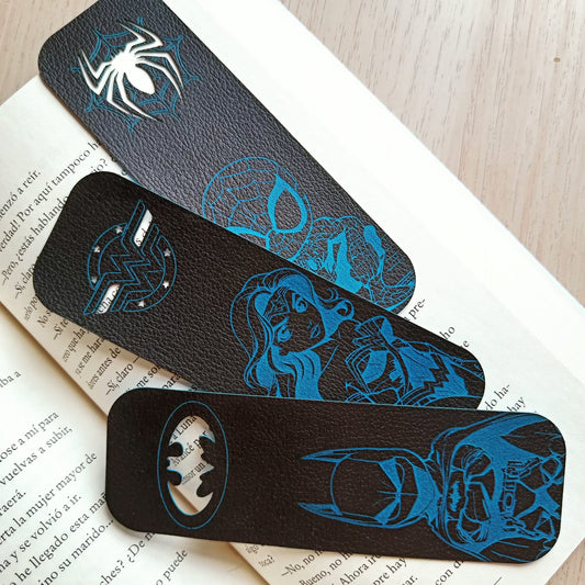 Marcapáginas Cuero Superhéroes